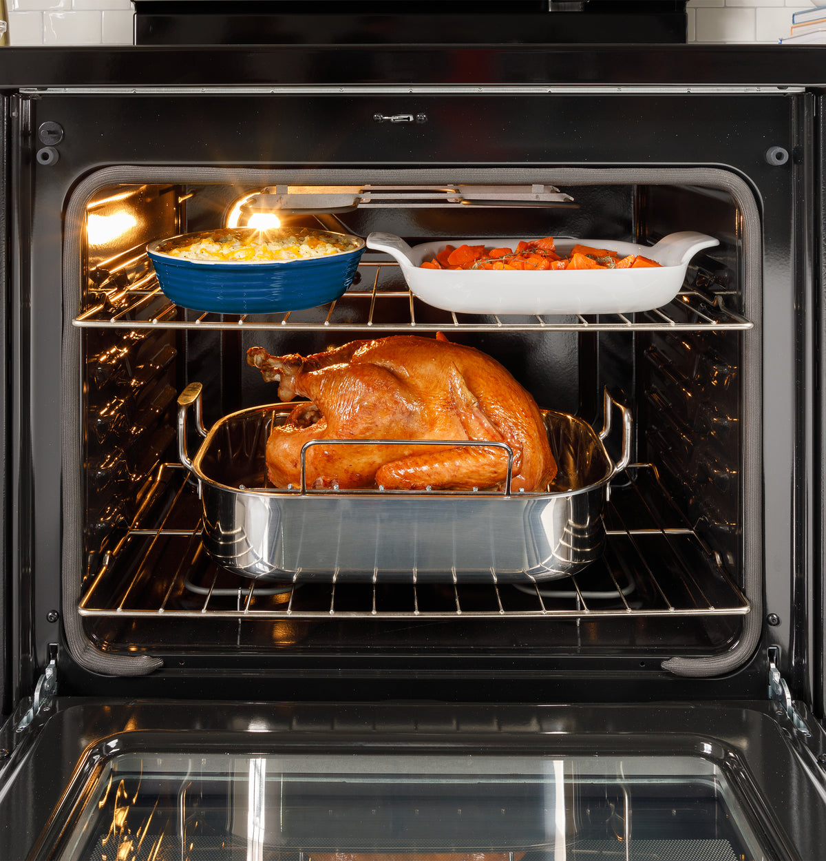GE 30" Free-Standing Electric Range (GRF400SVWW)