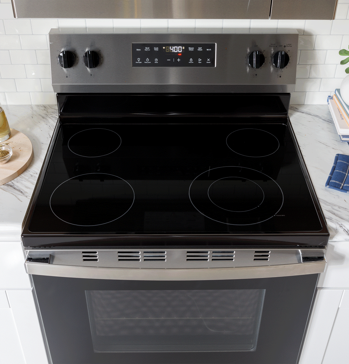 GE 30" Free-Standing Electric Range (GRF400SVWW)