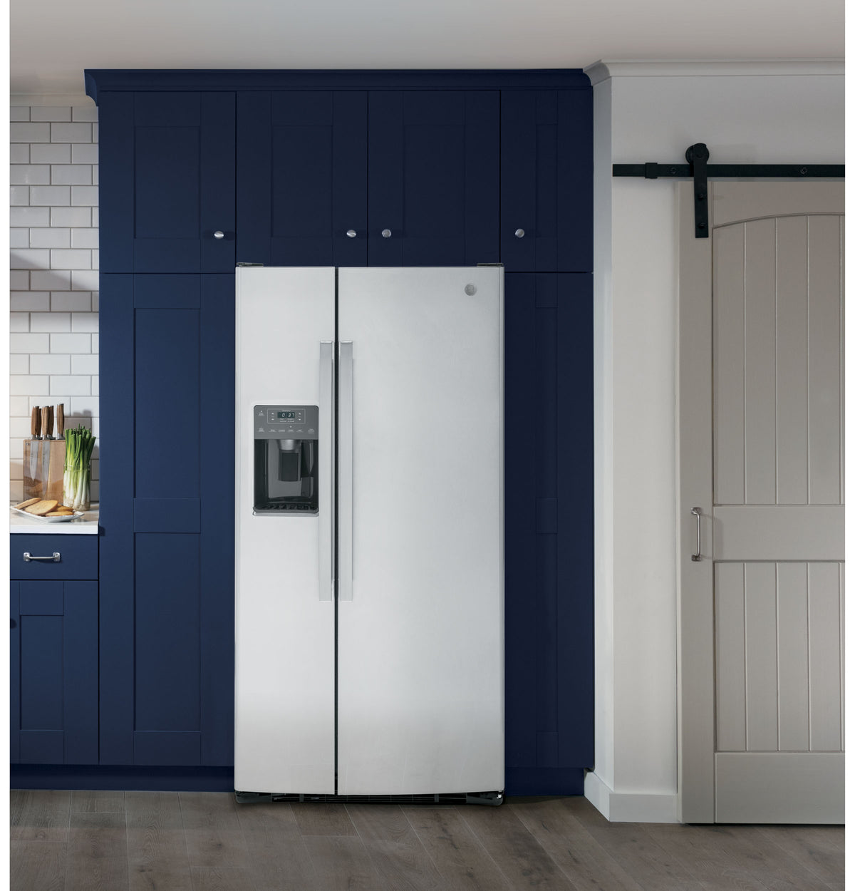 GE 23.0 Cu. Ft. Side-By-Side Refrigerator (GSS23GYPFS)