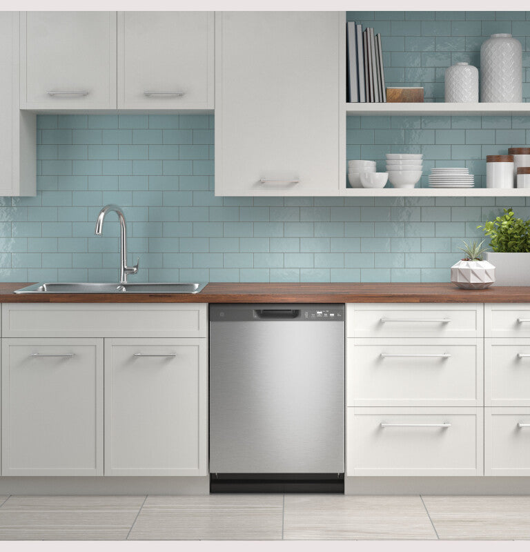 GE Dishwasher with Front Controls (GDF535PSRSS)