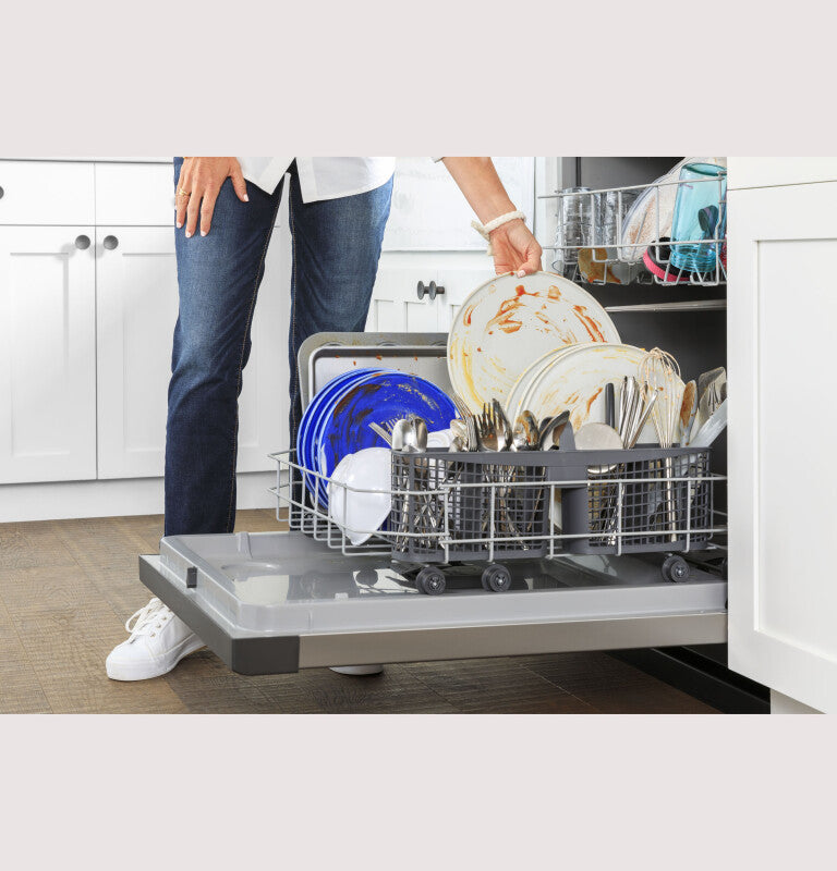 GE Dishwasher with Front Controls (GDF535PSRSS)