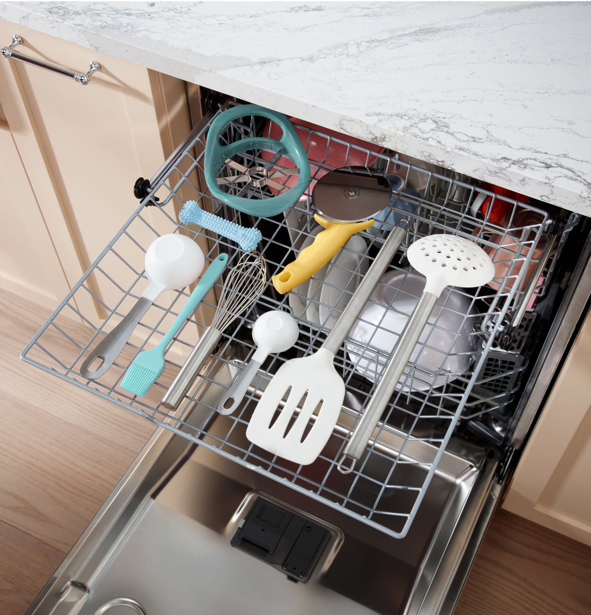 GE Fingerprint Resistant Top Control with Stainless Steel Interior Dishwasher with Sanitize Cycle (GDT650SYVFS)