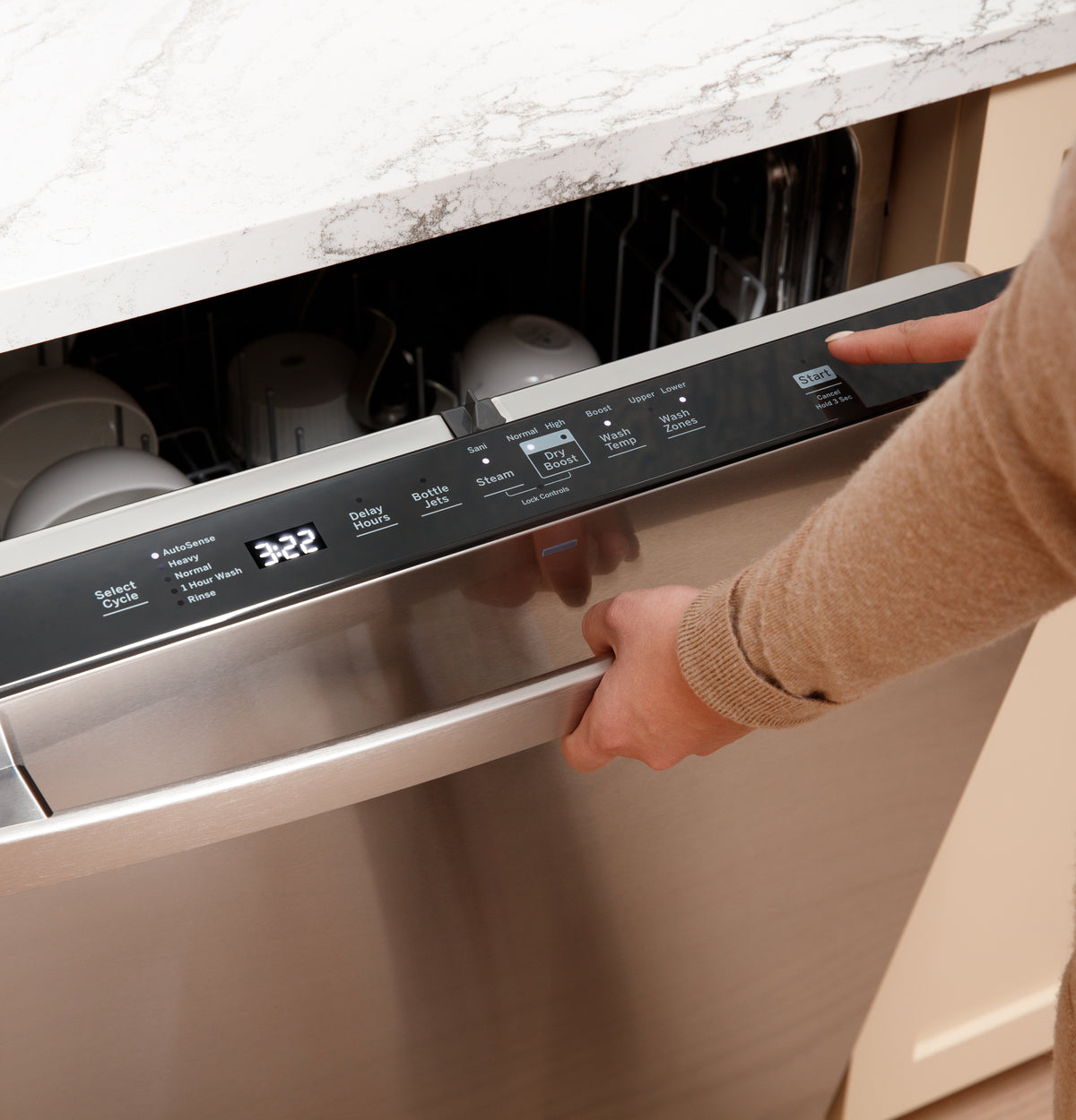 GE Fingerprint Resistant Top Control with Stainless Steel Interior Dishwasher with Sanitize Cycle (GDT650SYVFS)