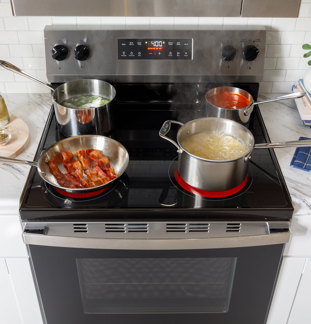 GE 30" Free-Standing Electric Range (GRF400SVWW)