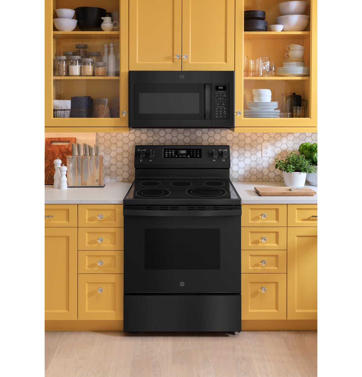 GE 30" Free-Standing Electric Convection Range with No Preheat Air Fry and EasyWash Oven Tray (GRF600AVBB)