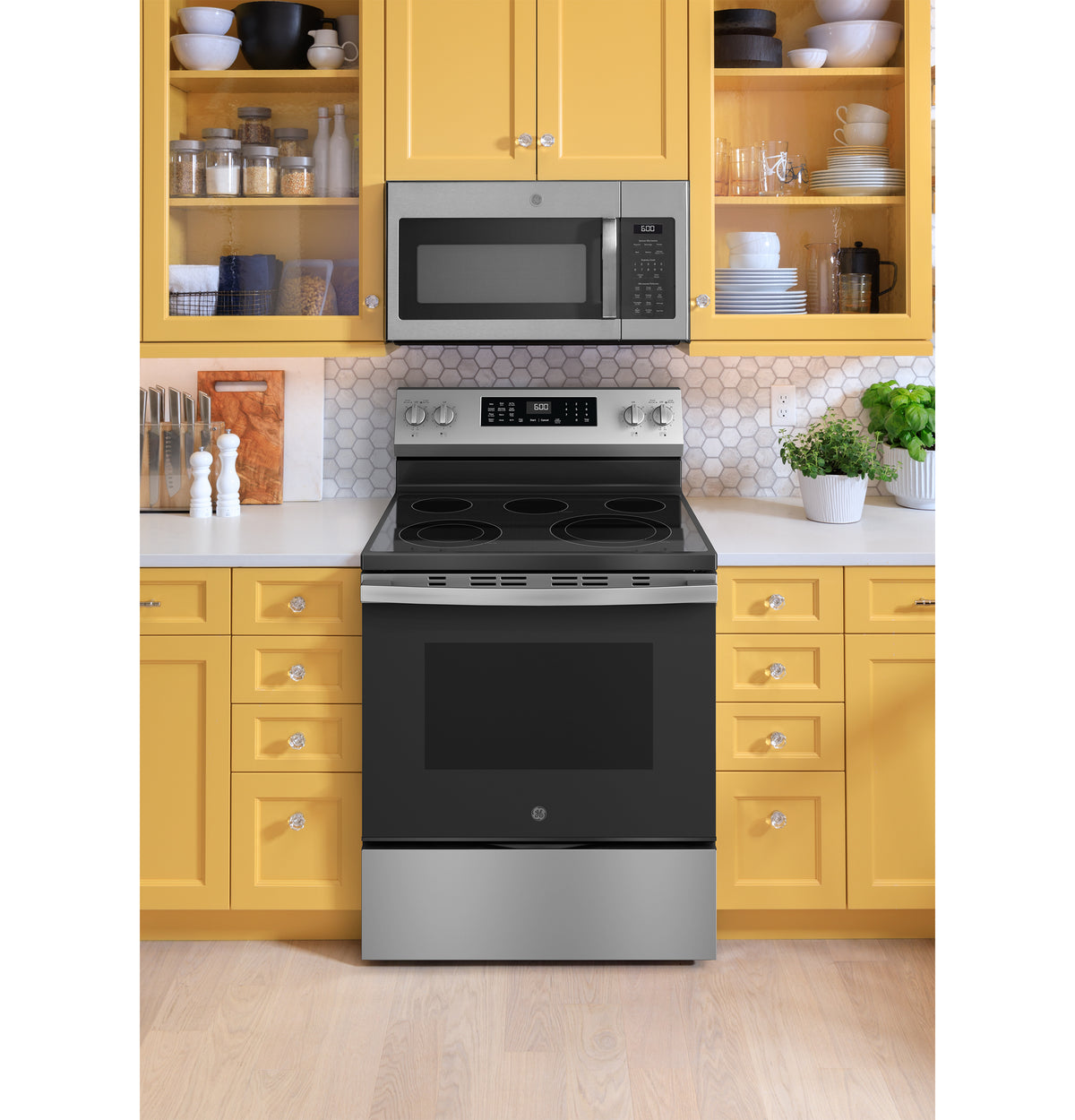 GE 30" Free-Standing Electric Convection Range with No Preheat Air Fry and EasyWash Oven Tray (GRF600AVSS)