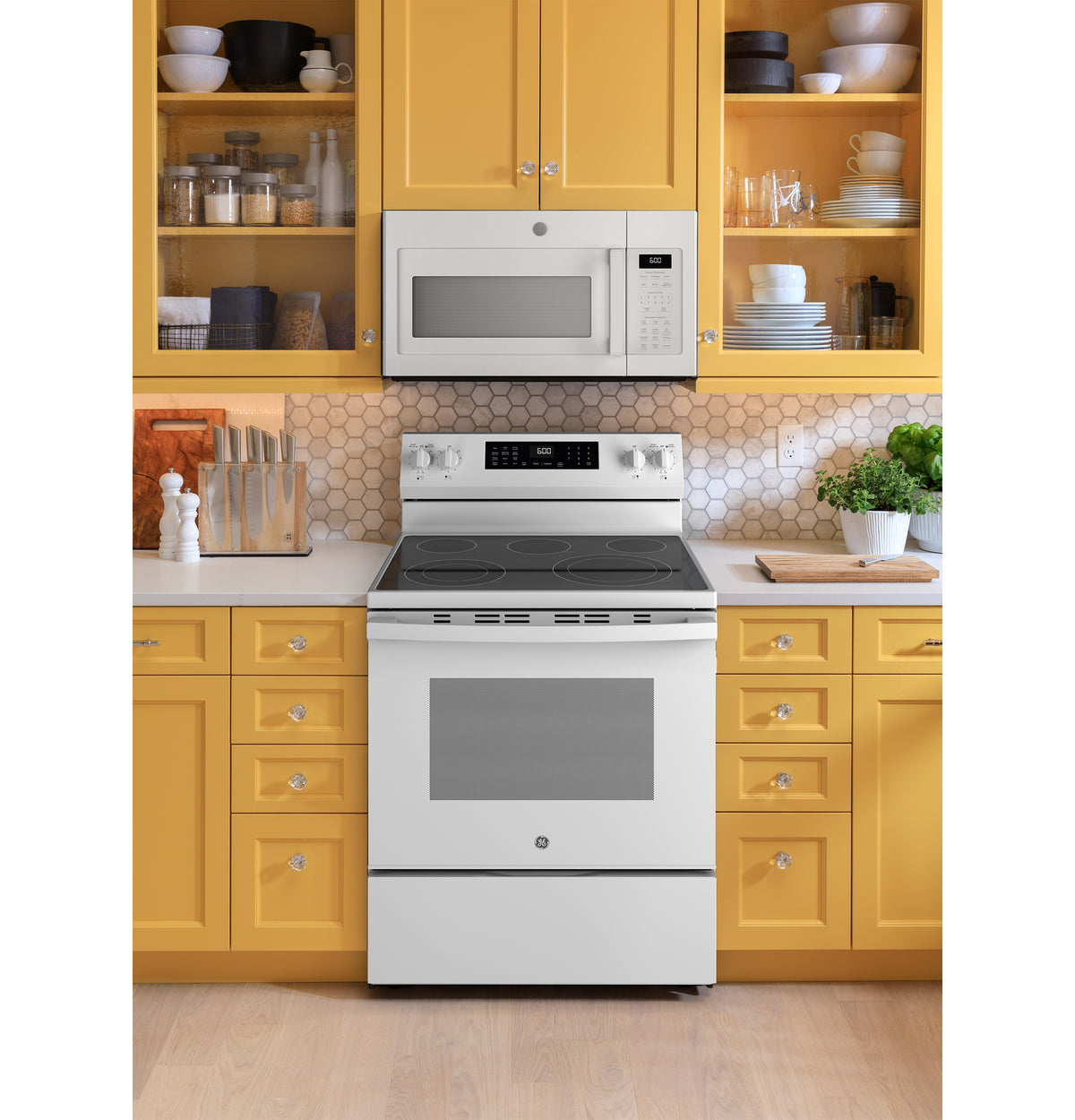 GE 30" Free-Standing Electric Convection Range with No Preheat Air Fry and EasyWash Oven Tray (GRF600AVWW)