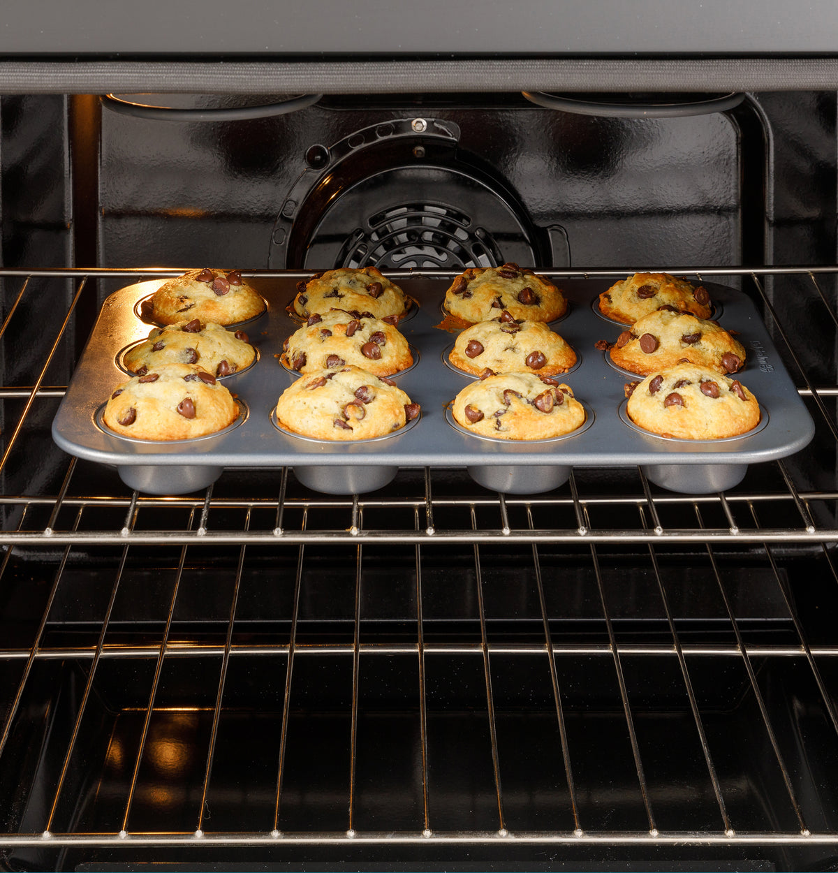 GE 30" Free-Standing Electric Convection Range with No Preheat Air Fry and EasyWash Oven Tray (GRF600AVWW)