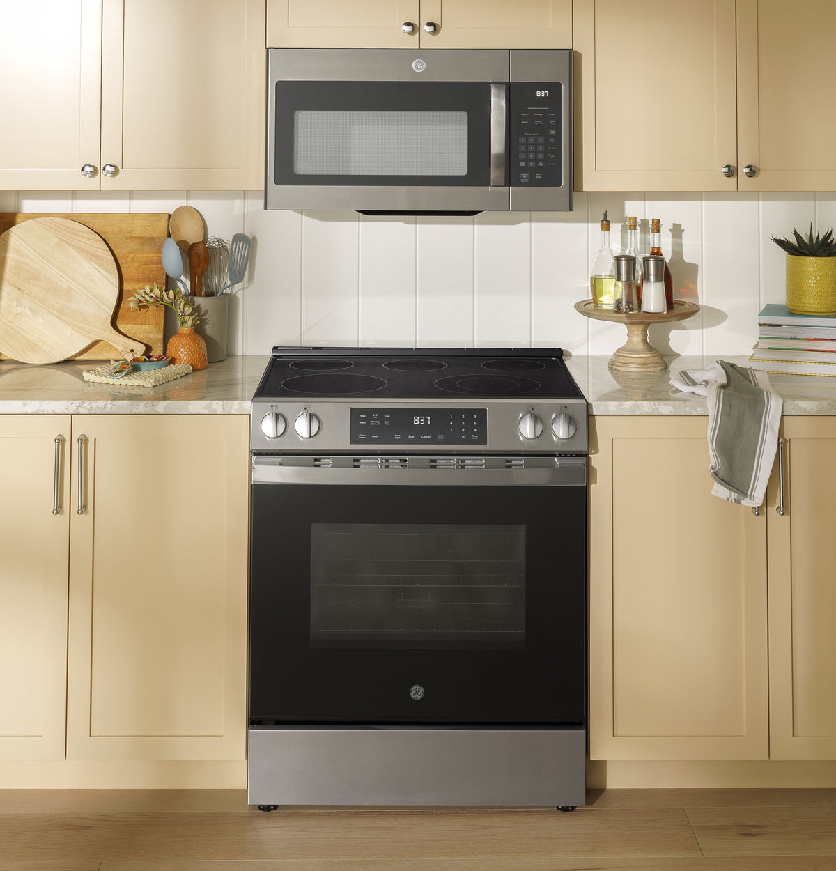 GE 30" Slide-In Electric Range with Crisp Mode (GRS500PVSS)