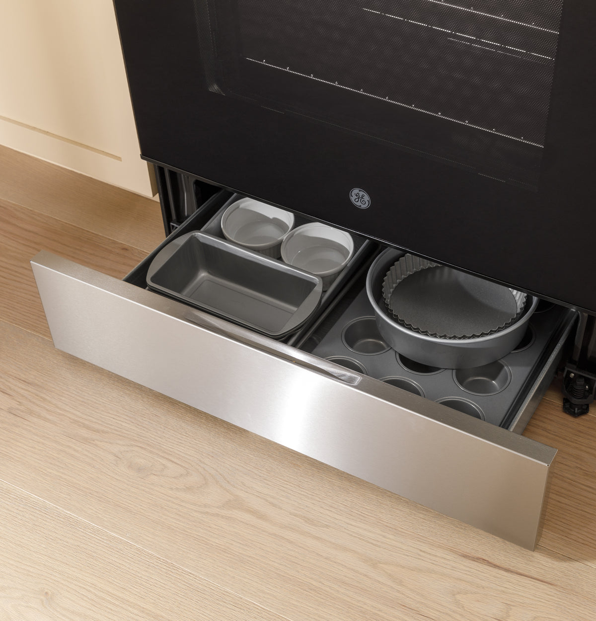 GE 30" Slide-In Electric Range with Crisp Mode (GRS500PVSS)