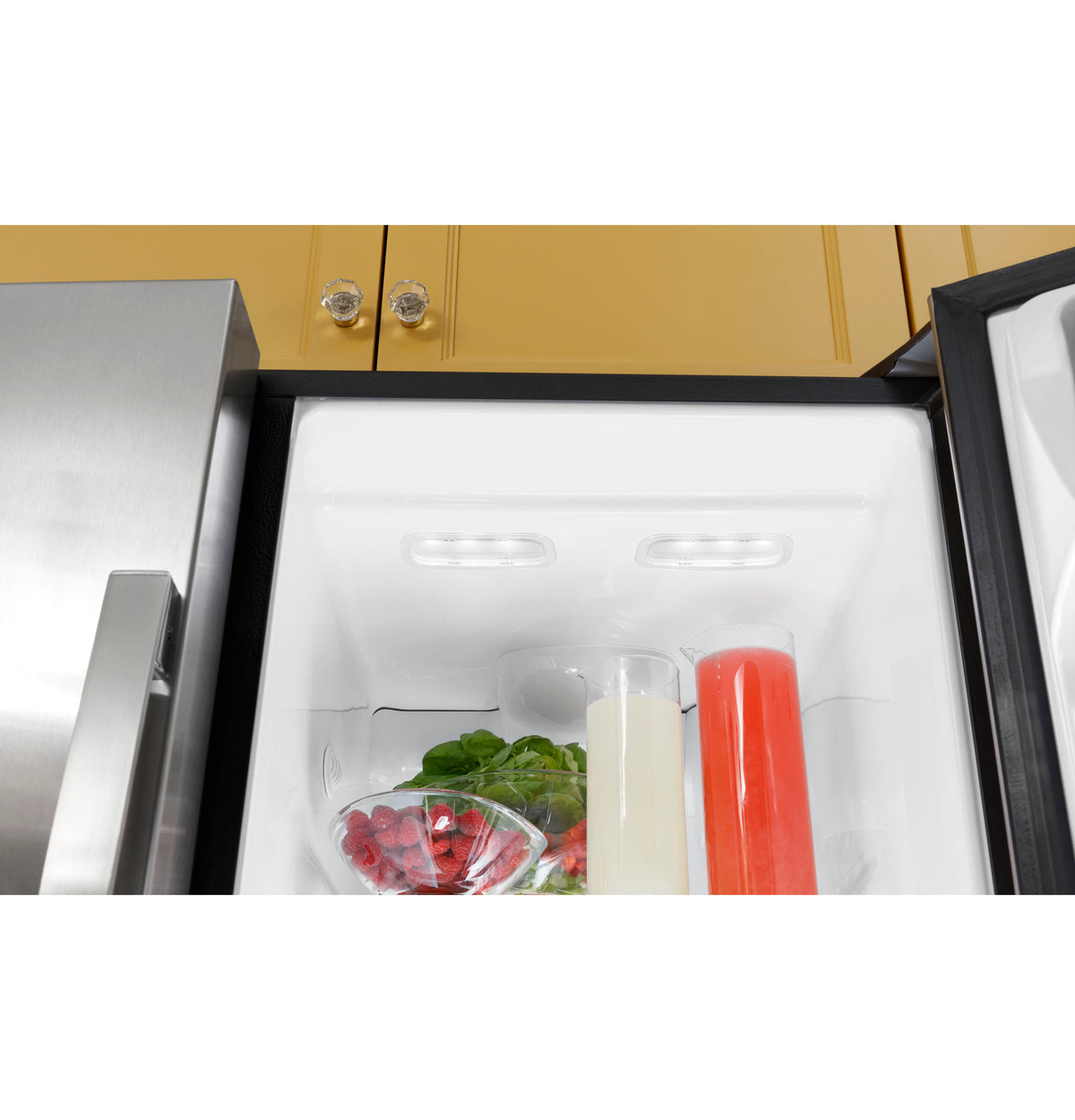 GE 23.0 Cu. Ft. Side-By-Side Refrigerator (GSS23GYPFS)