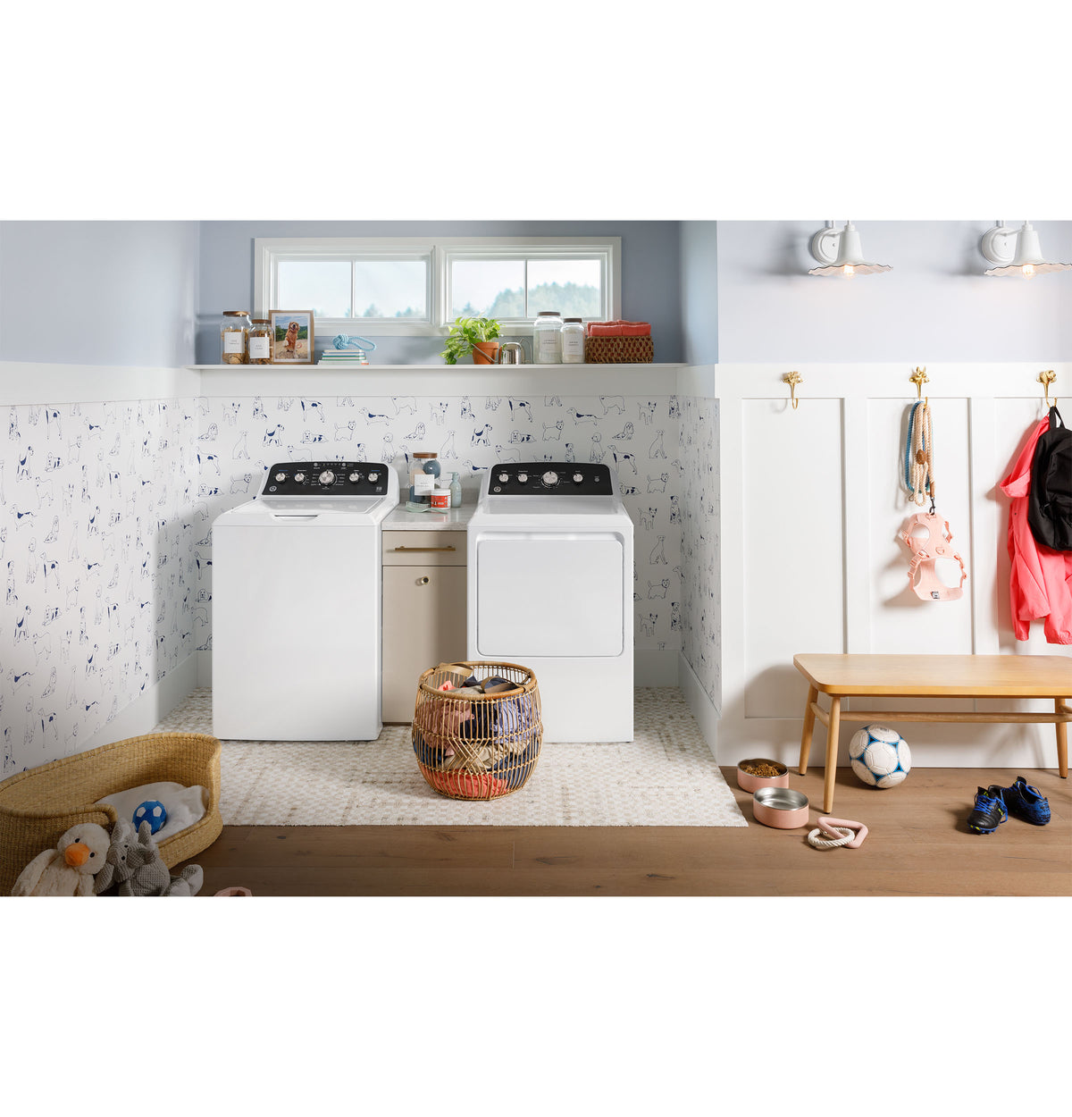 GE 7.2 cu. ft. Capacity Electric Dryer with Up To 120 ft. Venting and Extended Tumble (GTD48EASWWB)